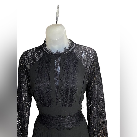 🎄TFNC Lace Maxi Dress - Picture 7 of 9